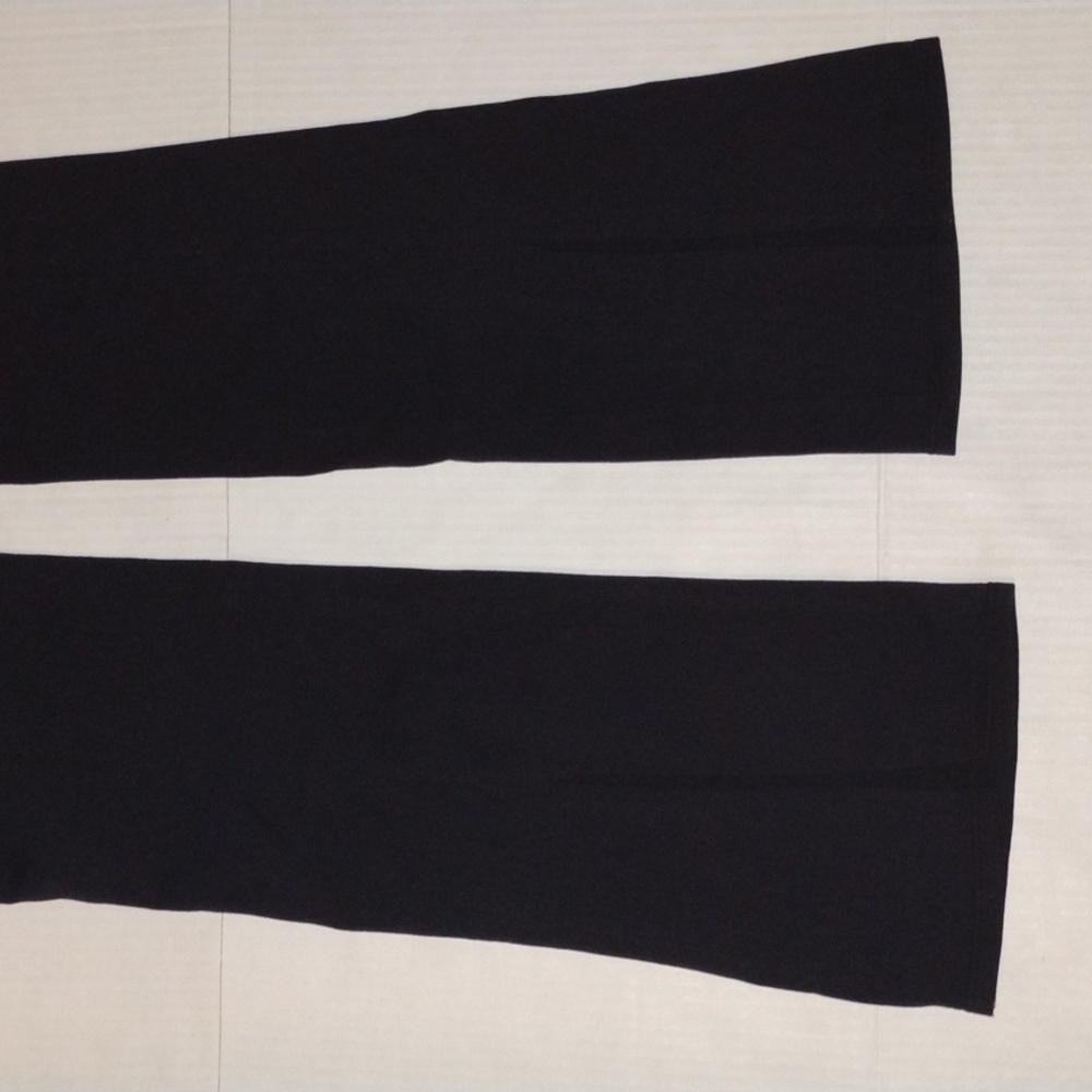 ALO Yoga Flare Leg Leggings. Women's size Small. Black in color. - Picture 7 of 12